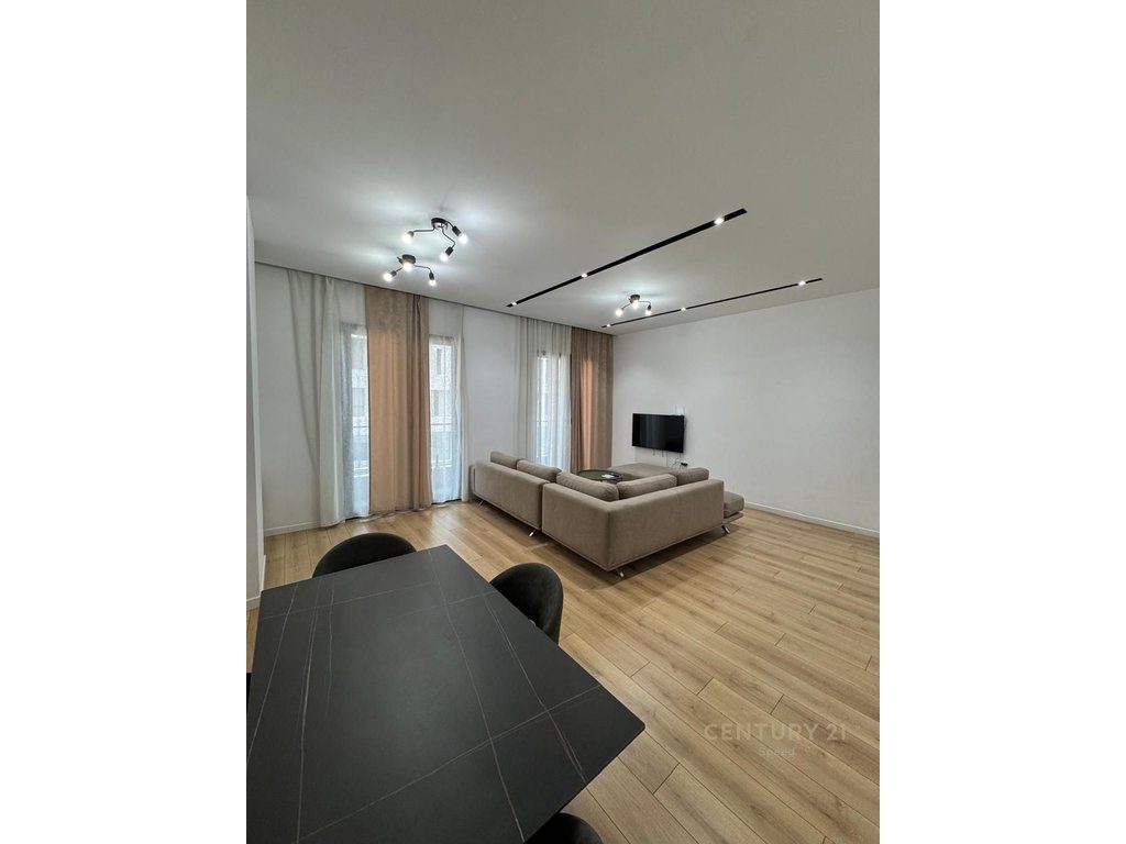 Apartament 2+1+2 me qira tek Square 21!!