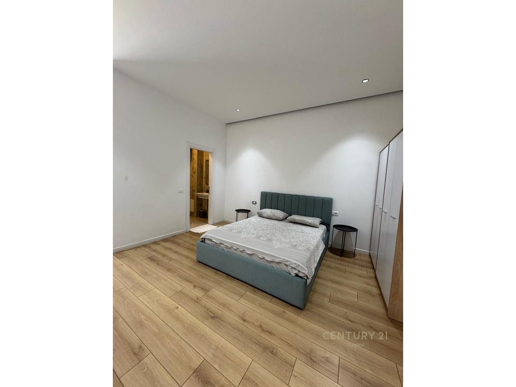 Apartament 2+1+2 me qira tek Square 21!!