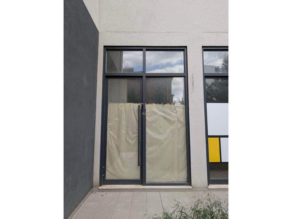 Shitet Njesi Komerciale ne Rr.Mihal Grameno  - 55,000.00€ | 20m²