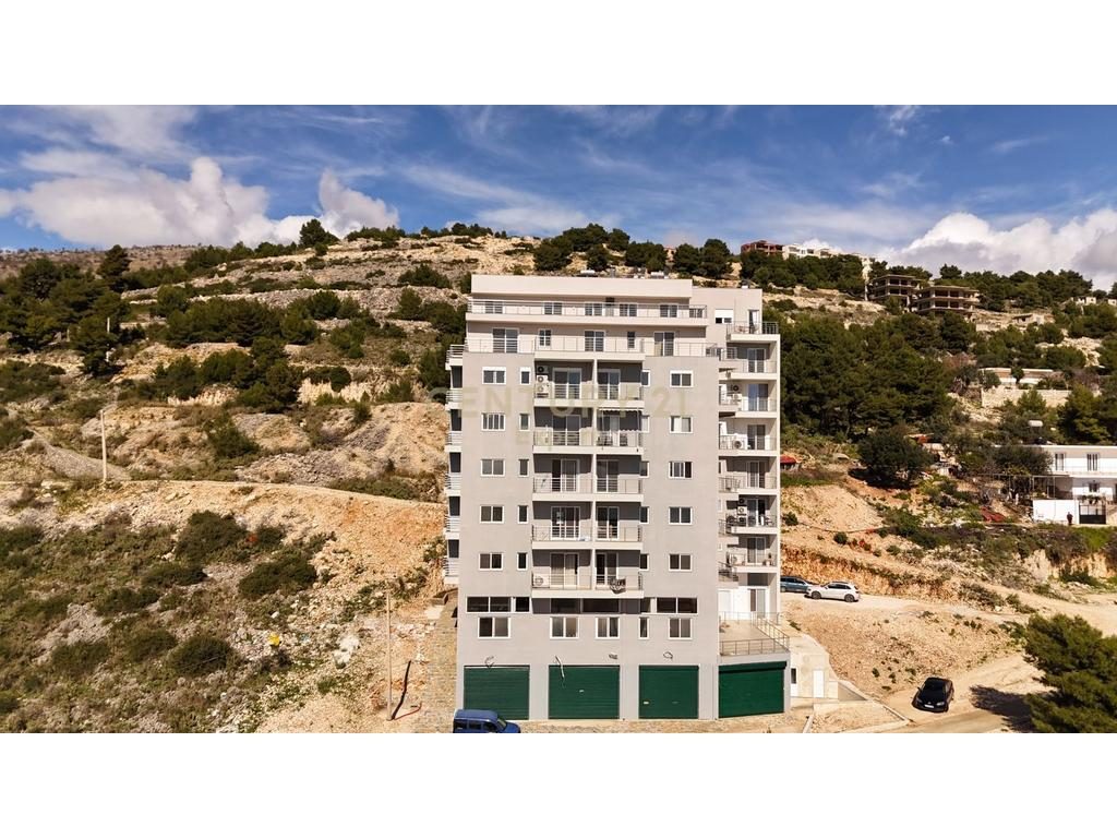 SARANDË, SHESIM APARTAMENT 2+1+2 + VERANDE  NË PORTIN E LIMIONIT