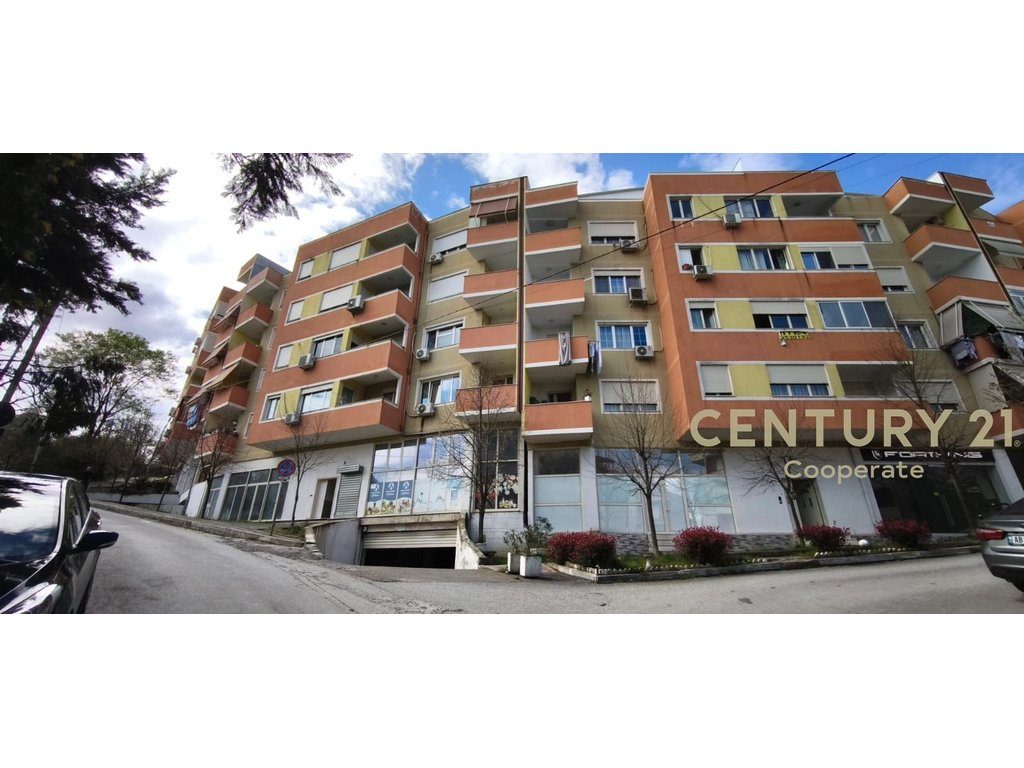 JAPIM ME QIRA APARTAMENT 2+1 TEK LIQENI I THATË