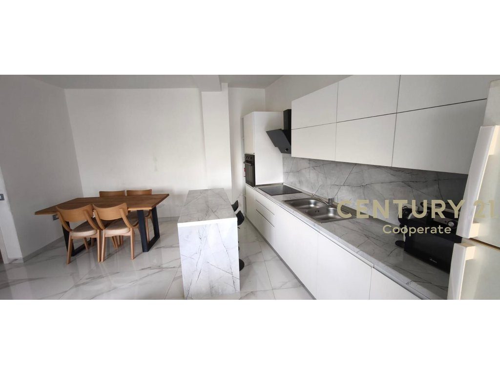 JAPIM ME QIRA APARTAMENT 2+1 TEK LIQENI I THATË