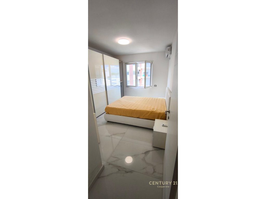 JAPIM ME QIRA APARTAMENT 2+1 TEK LIQENI I THATË