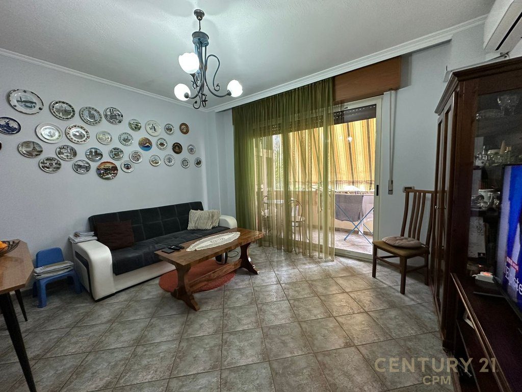 Apartament 2+1 Per Qira Tek Rruga E Kavajes!
