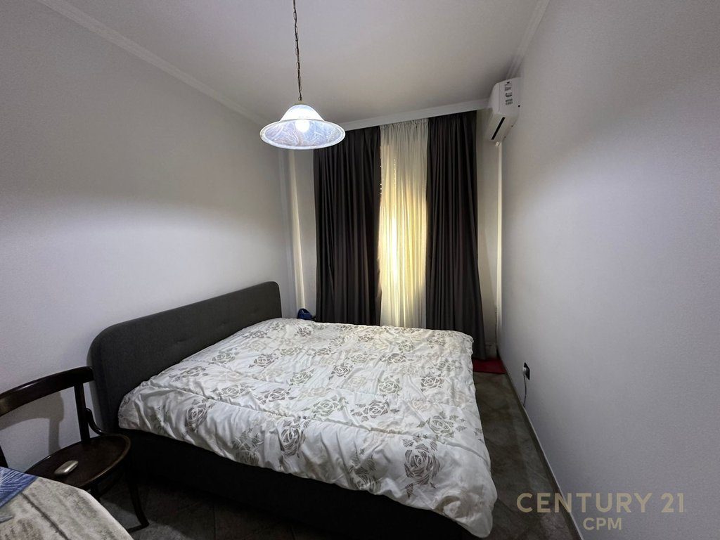 Apartament 2+1 Per Qira Tek Rruga E Kavajes!
