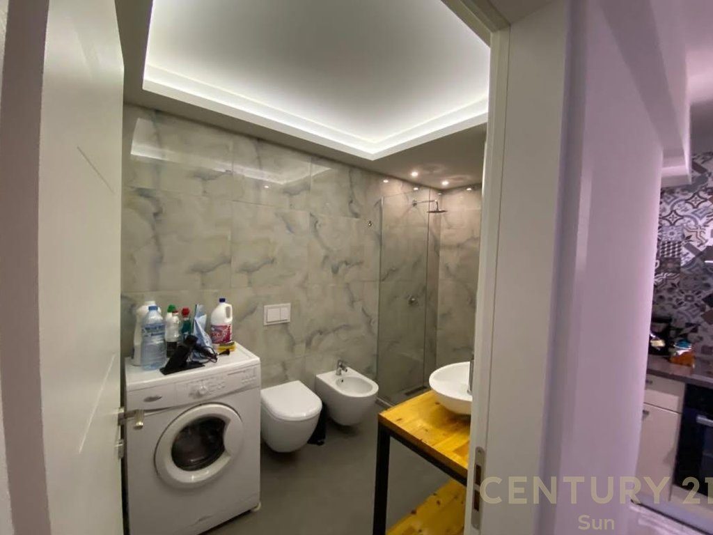 APARTAMENT ME QERA TEK ISH STACIONI TRENIT!