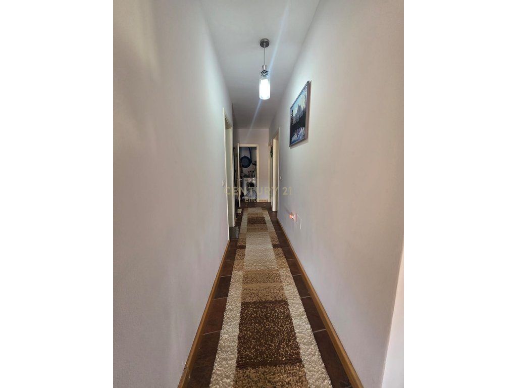 Shitet Apartament 3+1+2  ne Laprake, kompleksi 'Gin Tash'