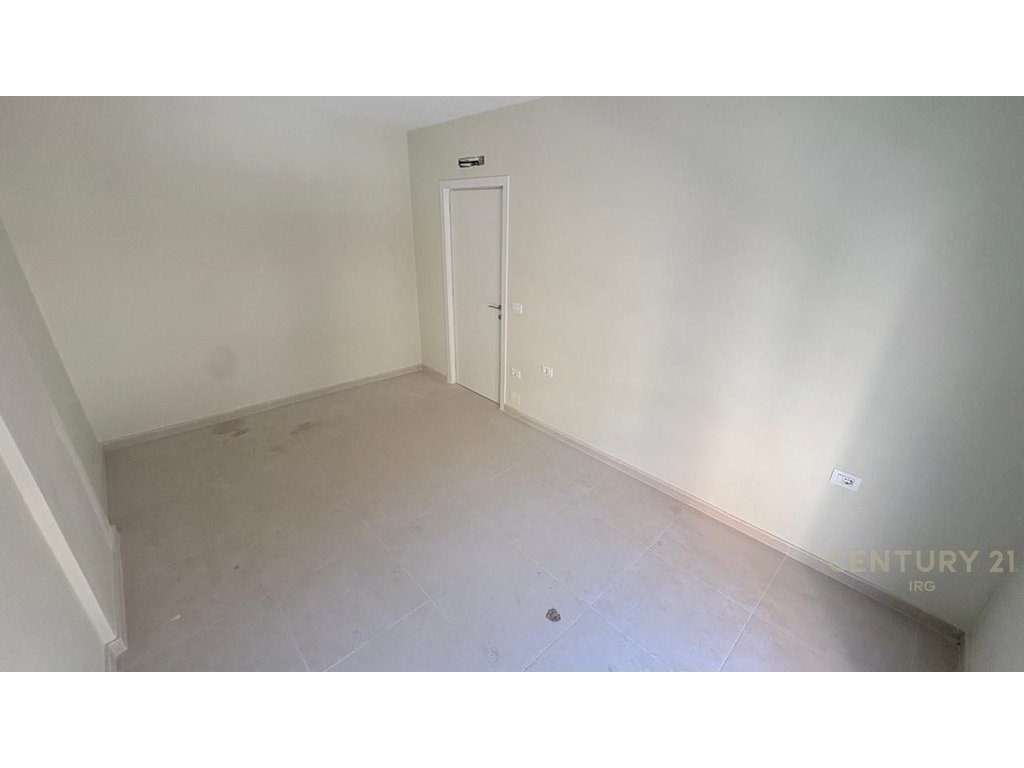 SHITET APARTAMENT 1+1 TE SHKOLLA E KUQE