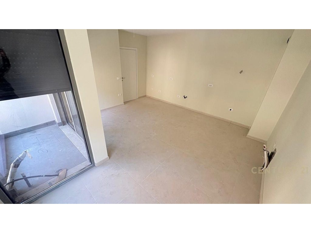 SHITET APARTAMENT 1+1 TE SHKOLLA E KUQE