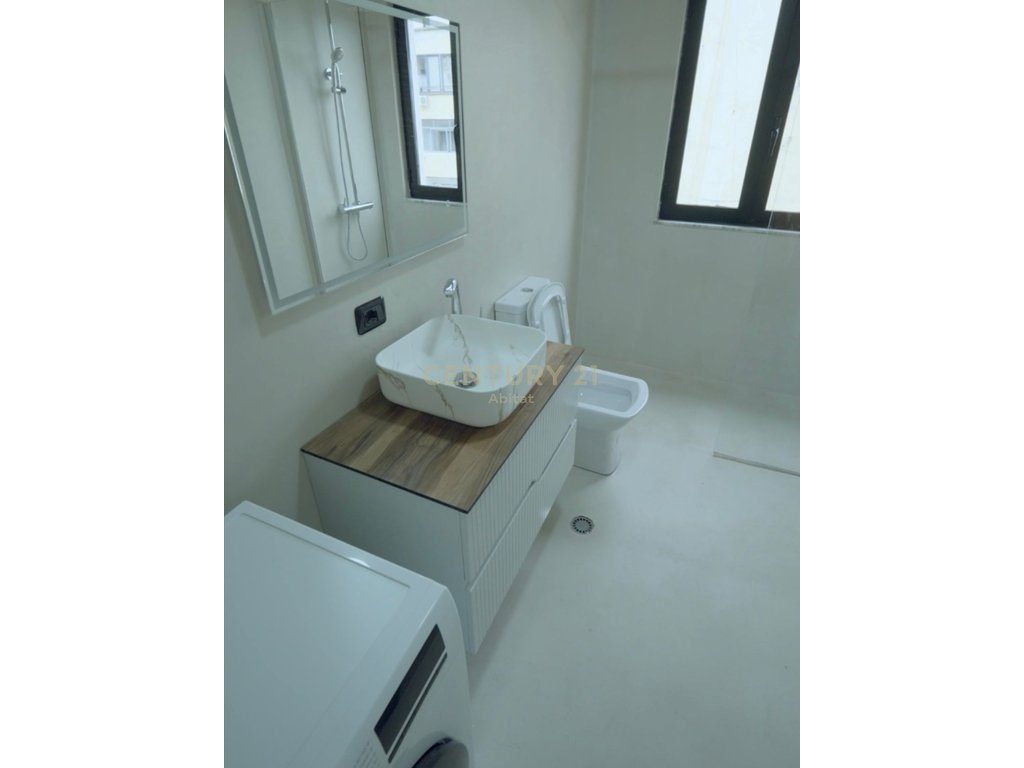APARTAMENT 2+1 dhe GARDEROBE PER SHITJE, PERBALLE DELIJORGJIT