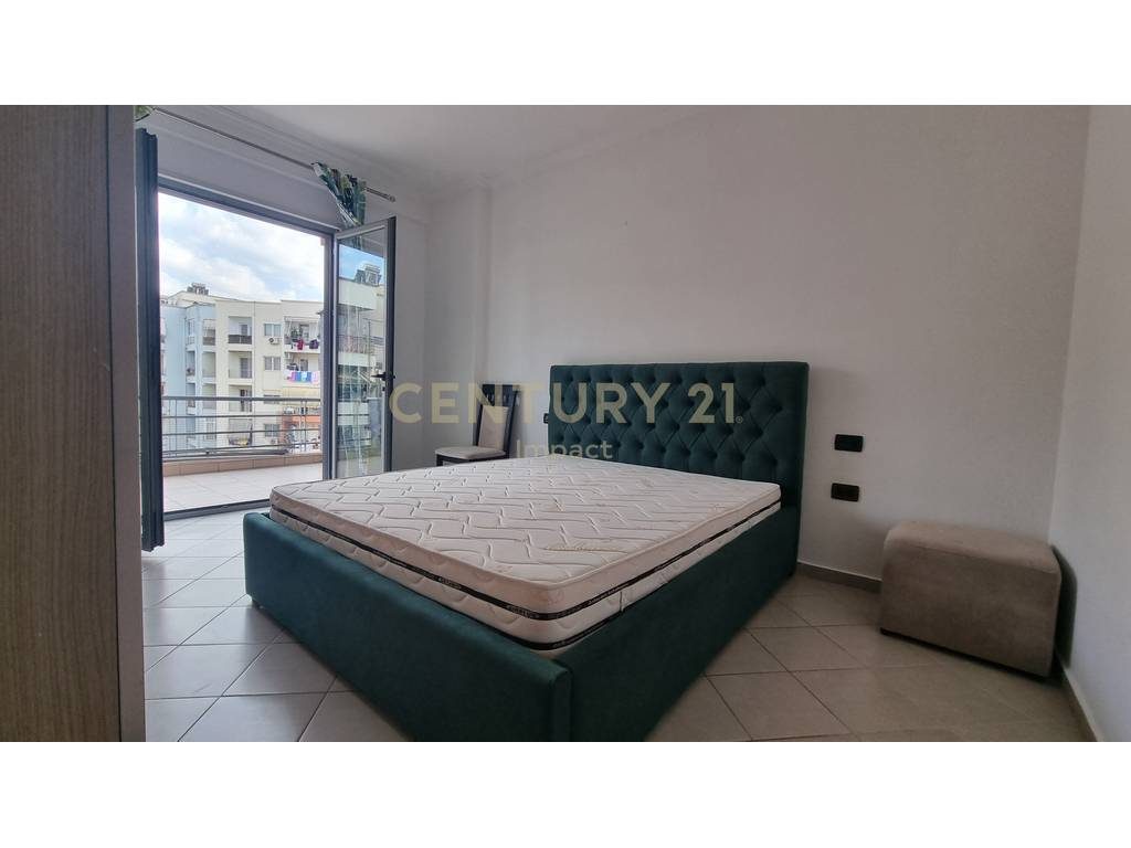 Apartament 1+1 me verandë , Me Qira në Yzberish, pranë Grand, Tiranë - 400€!