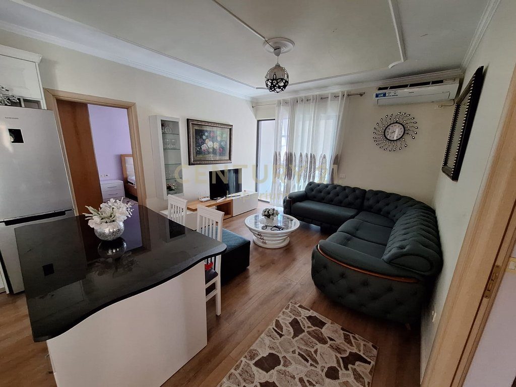 Apartament 2+1 me qira në Misto Mame, pranë KMY!