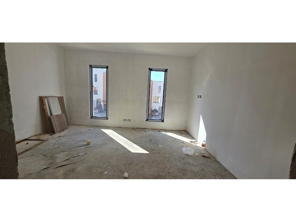 Shitet viletë moderne pranë TEG, Tiranë