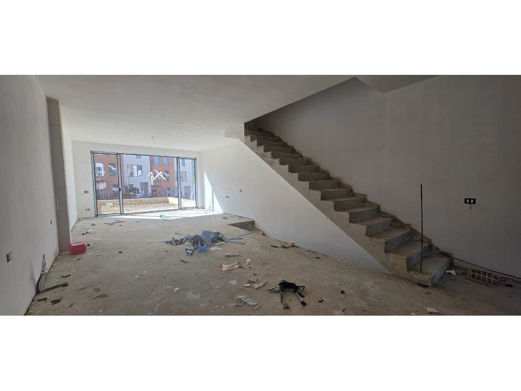 Shitet viletë moderne pranë TEG, Tiranë