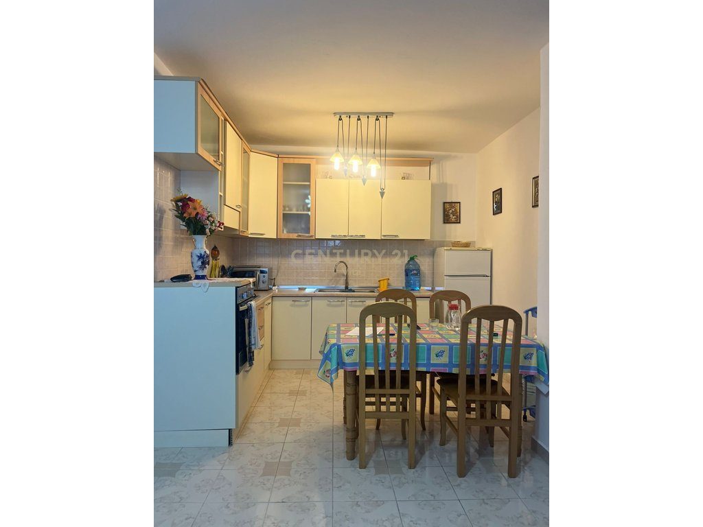 Apartament 2+1+2 me Qira në Durrës, pranë Drejtorisë së Policisë !