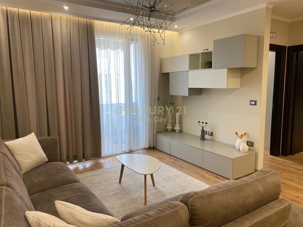 Jepet me qira apartament 3+1+2T pranë Ish-Urt.