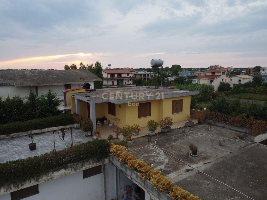 Biznes dhe Shtepi Banimi 2 kate Për Shitje në Hamallaj Durrës !