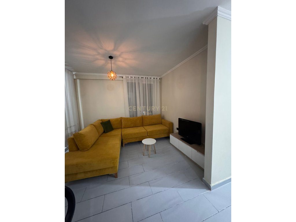 JEPET APARTAMENT ME QERA NE QENDER TE SHIJAKUT!