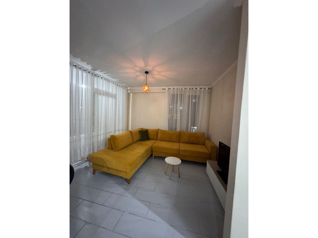 JEPET APARTAMENT ME QERA NE QENDER TE SHIJAKUT!