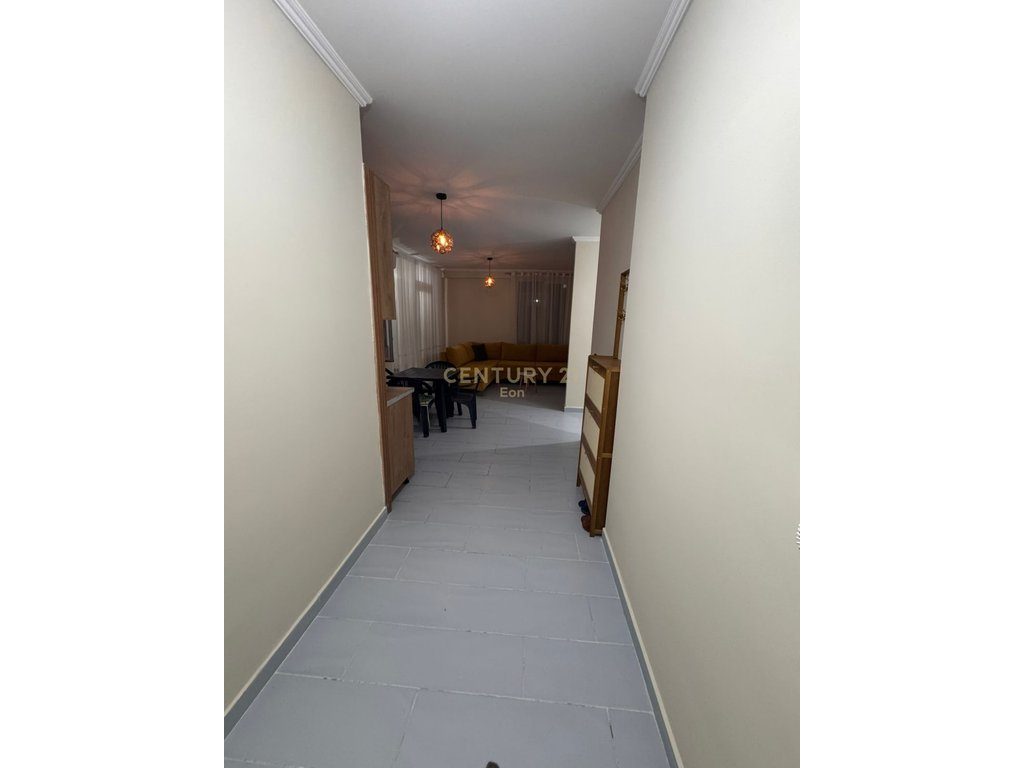 JEPET APARTAMENT ME QERA NE QENDER TE SHIJAKUT!
