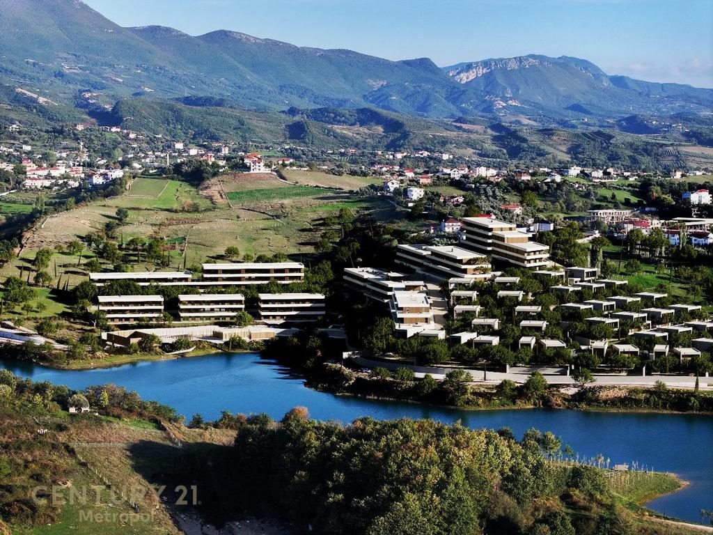 Apartament 2+1+2 me Pamje ng Liqeni, Lake Front, Farkë!