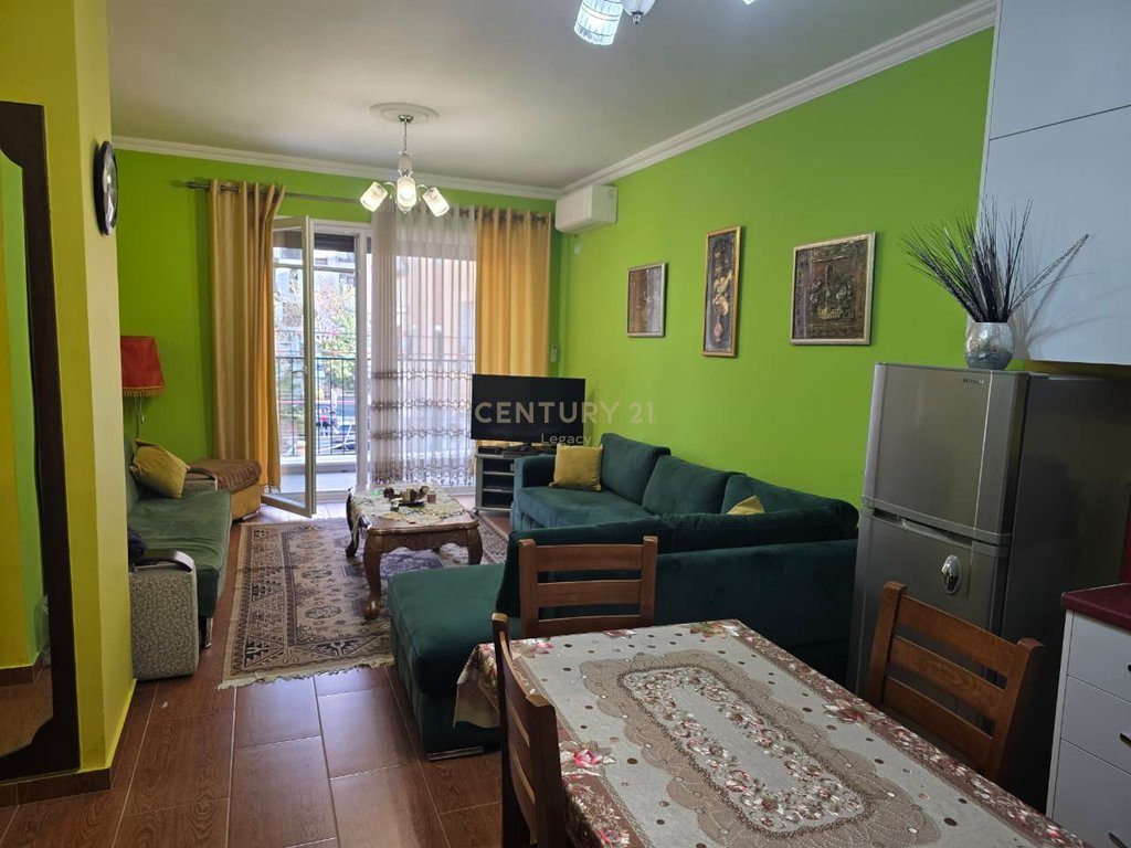 Jepet Apartament 1+1 me qira -Rruga Frosina Plaku