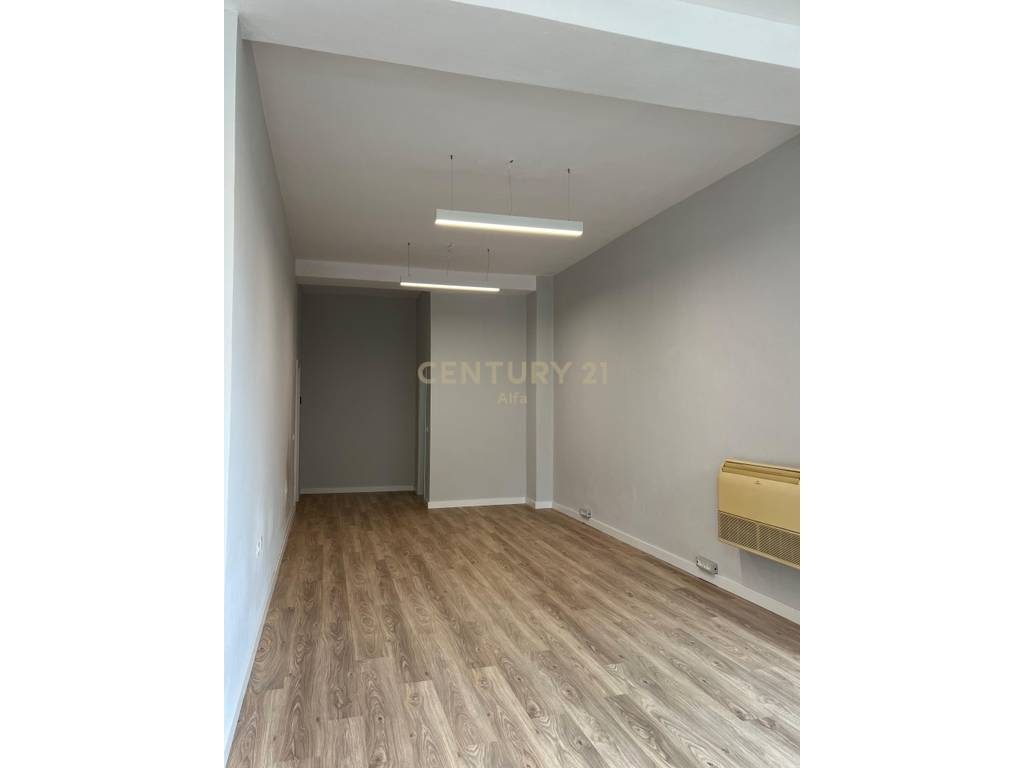Ambient zyre  për Qira – Komuna e Parisit !