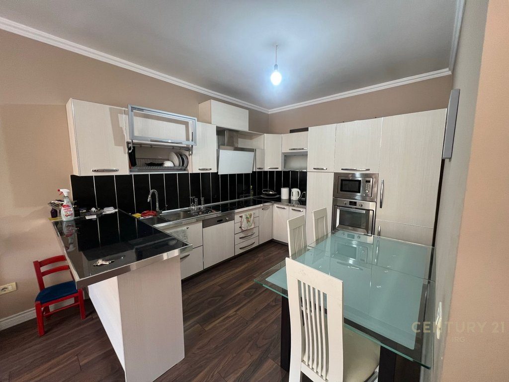 Fresk, Apartament 2+1+Kuzhine te vecuar!