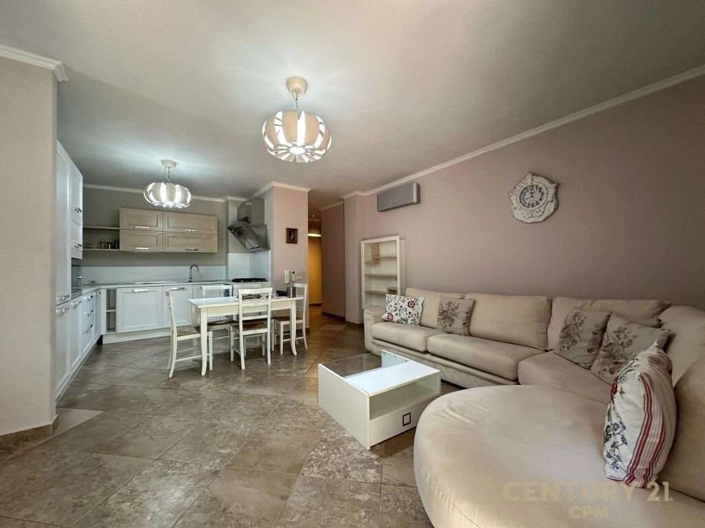Tek Liqeni I Thate Japim Me Qira Apartament 2+1+2+ Post Parkimi!