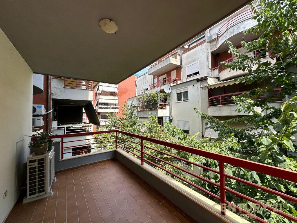 Tek Liqeni I Thate Japim Me Qira Apartament 2+1+2+ Post Parkimi!