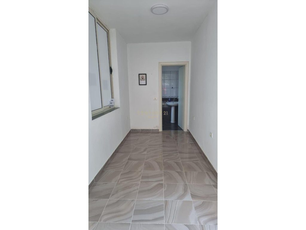 AMBIENT KOMERCIAL ME QIRA NE FRESK