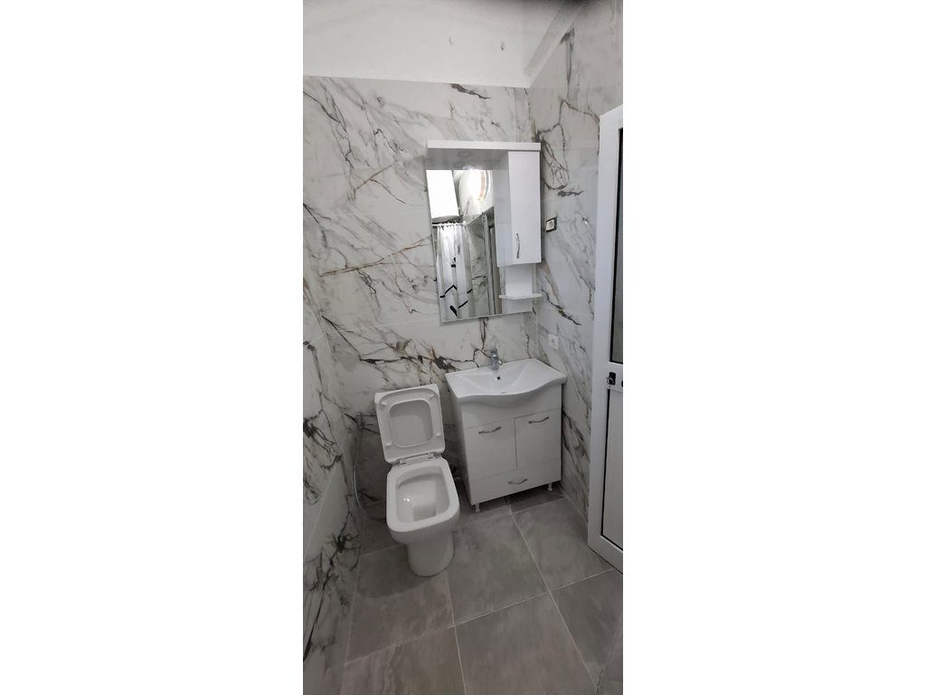 JEPET PER QIRA KATI I 2-TE I NJE BANESE 2-KATESHE,PRANE SPITALIT,VLORE!