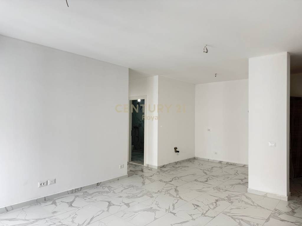 Jepet me qira ambient prane Porcelan 2