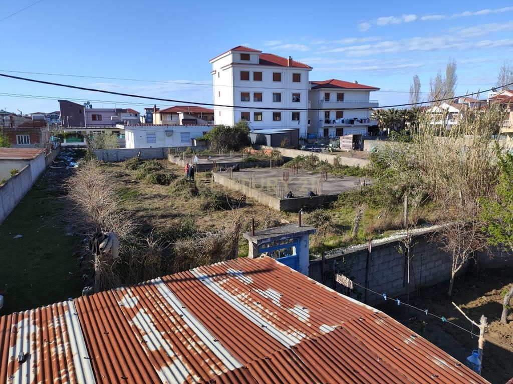 Tokë Truall 793 m² në Shkozet