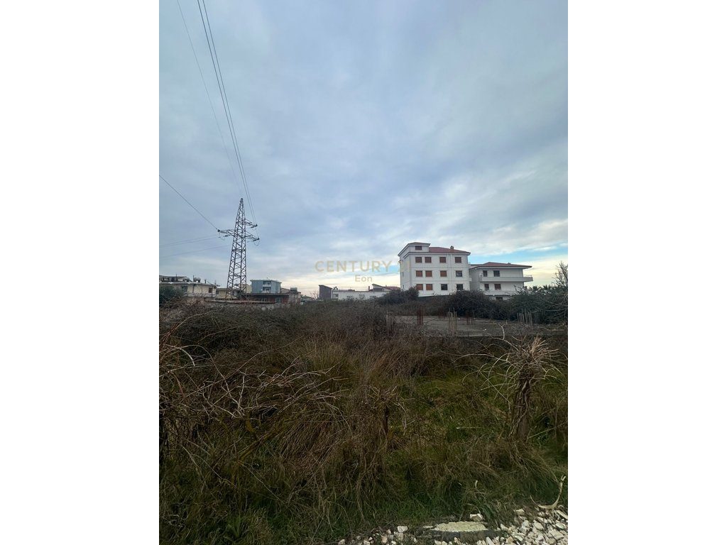 Tokë Truall 793 m² në Shkozet