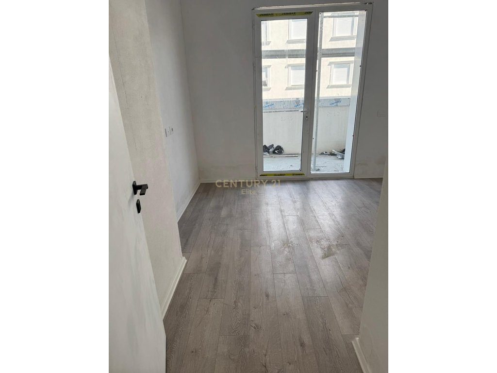 Shitet Apartament 2+1 në Kompleksin White Power, Kamez Qendër, Tiranë