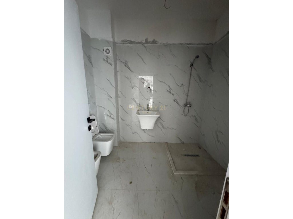 Shitet Apartament 2+1 në Kompleksin White Power, Kamez Qendër, Tiranë
