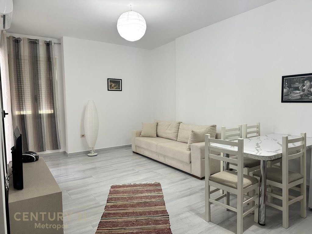 Studio  Për Shitje në Lungomare, Vlorë !