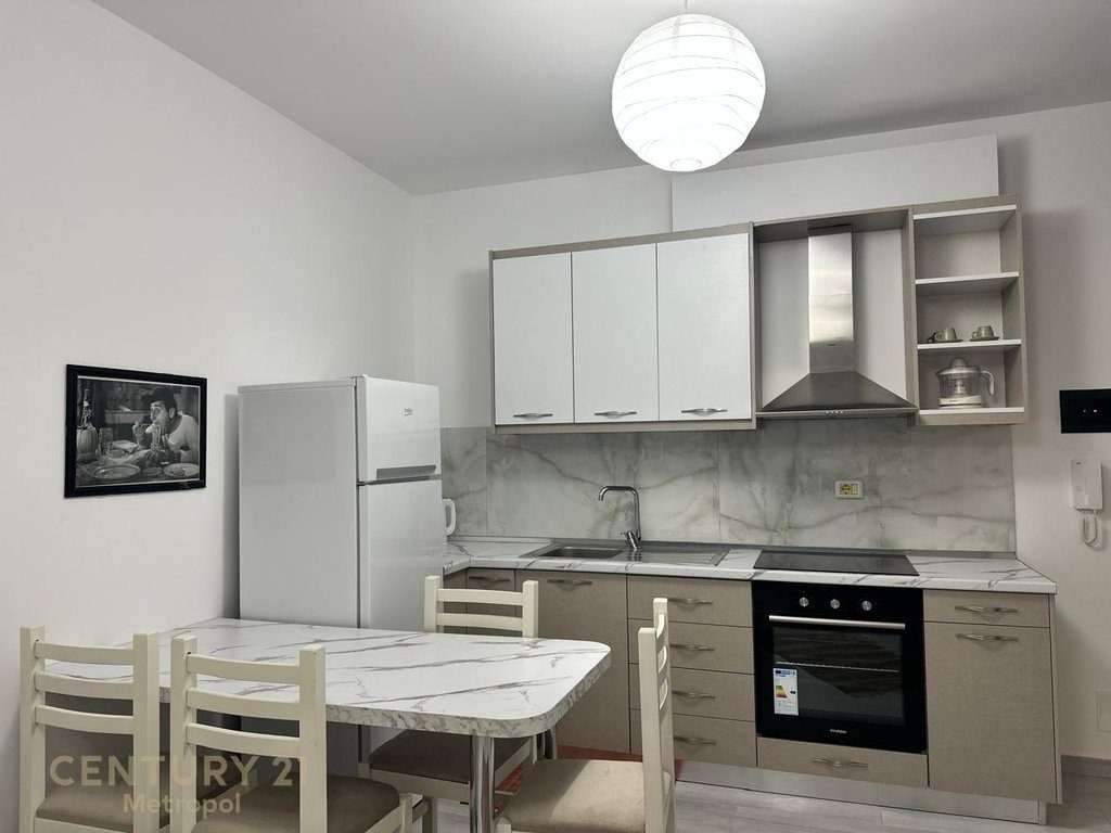 Studio  Për Shitje në Lungomare, Vlorë !