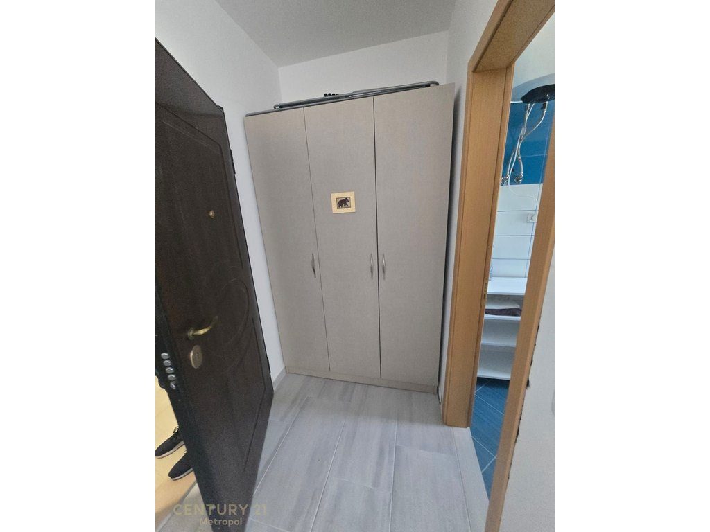 Studio  Për Shitje në Lungomare, Vlorë !