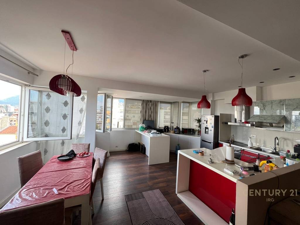 Shitet Apartament 2+1+2 te Selvia – Pallat i Ri me Ashensor