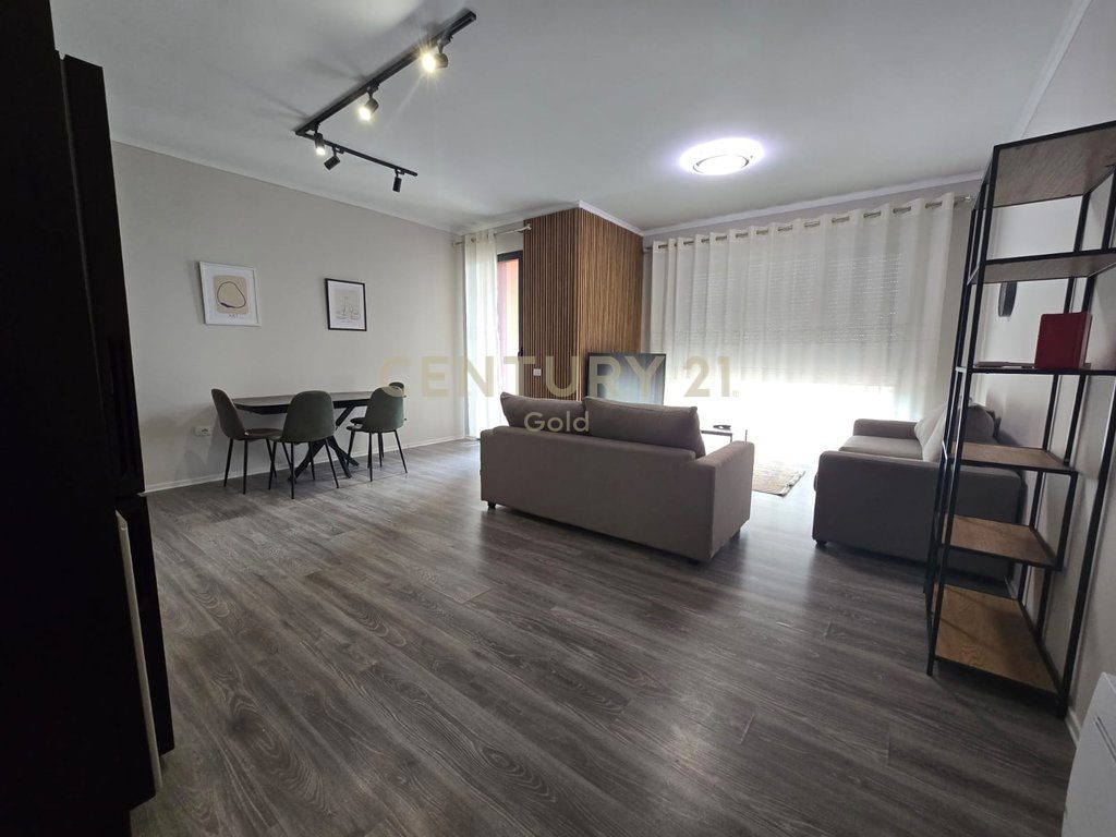 JEPET ME QIRA APARTAMENT 2+1+2 + POST PARKIMI TEK KOMPLEKSI ASL !
