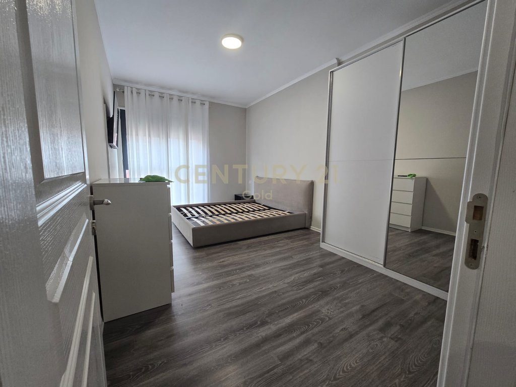 JEPET ME QIRA APARTAMENT 2+1+2 + POST PARKIMI TEK KOMPLEKSI ASL !