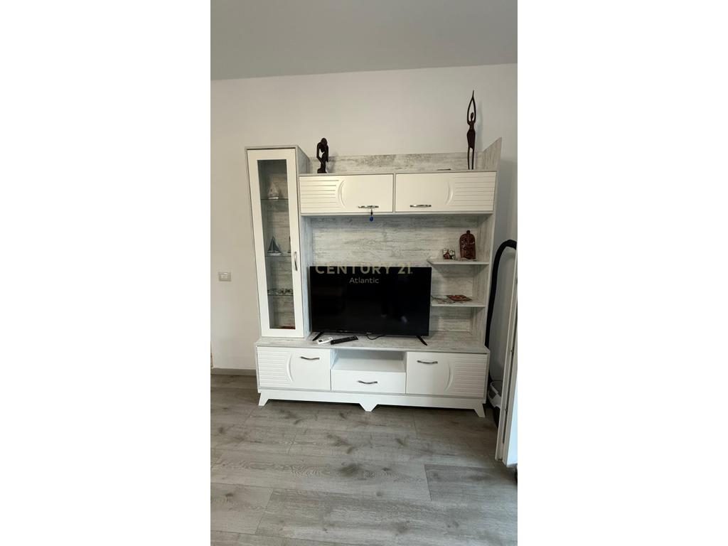 JEPET ME QERA KATI I DYTE I NJE VILE TEK URA E SHKOZETIT PRANE ROYAL GAS DURRES !