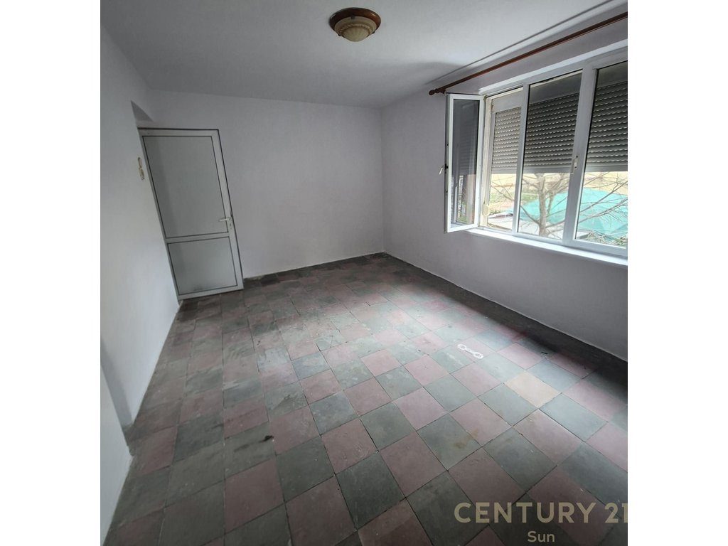 Apartament 1+1 për shitje – Rruga e Kavajës, pranë Garden Building!