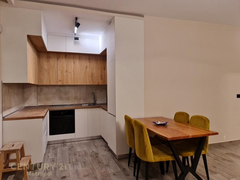OFROJ PER QIRA APARTAMENT 1+1 me Post Parkimi-TEG!