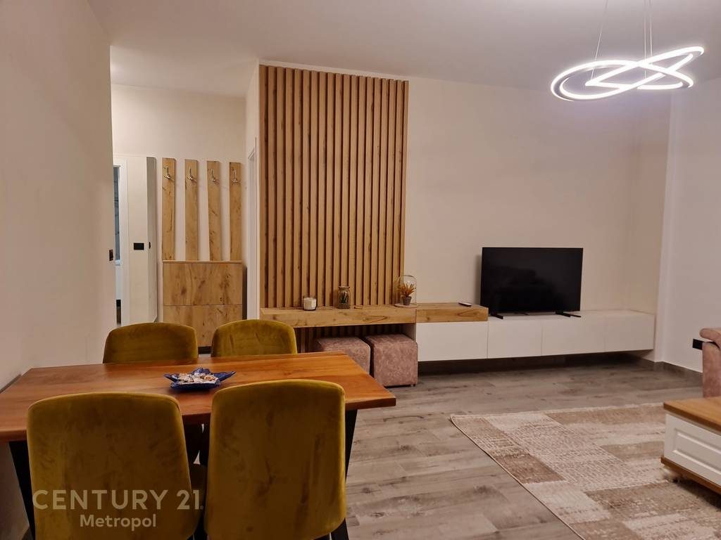 OFROJ PER QIRA APARTAMENT 1+1 me Post Parkimi-TEG!