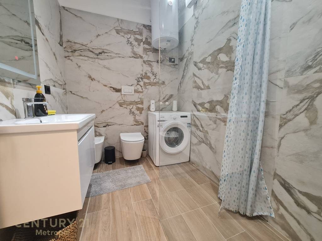 OFROJ PER QIRA APARTAMENT 1+1 me Post Parkimi-TEG!