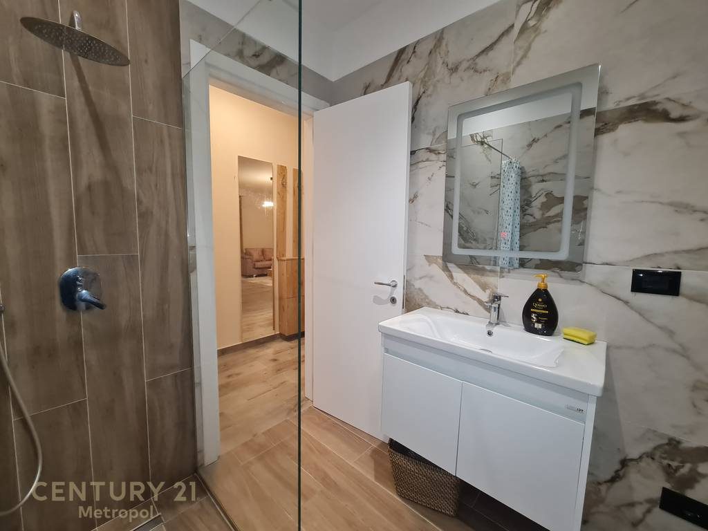OFROJ PER QIRA APARTAMENT 1+1 me Post Parkimi-TEG!