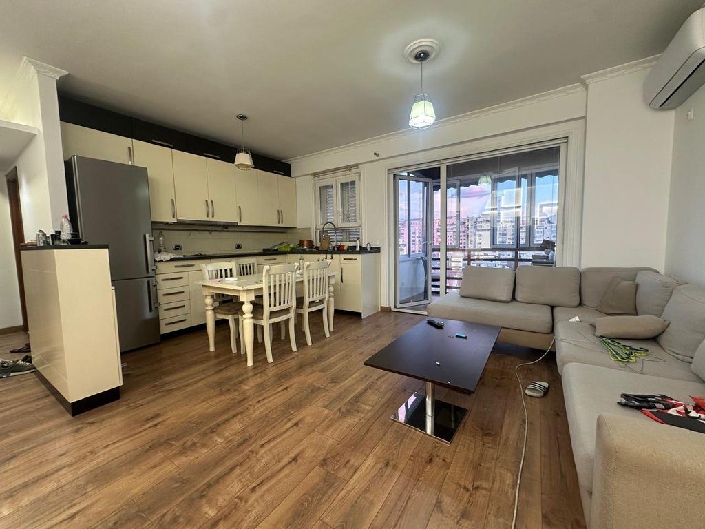 Globe, Japim me qira apartament 2+1